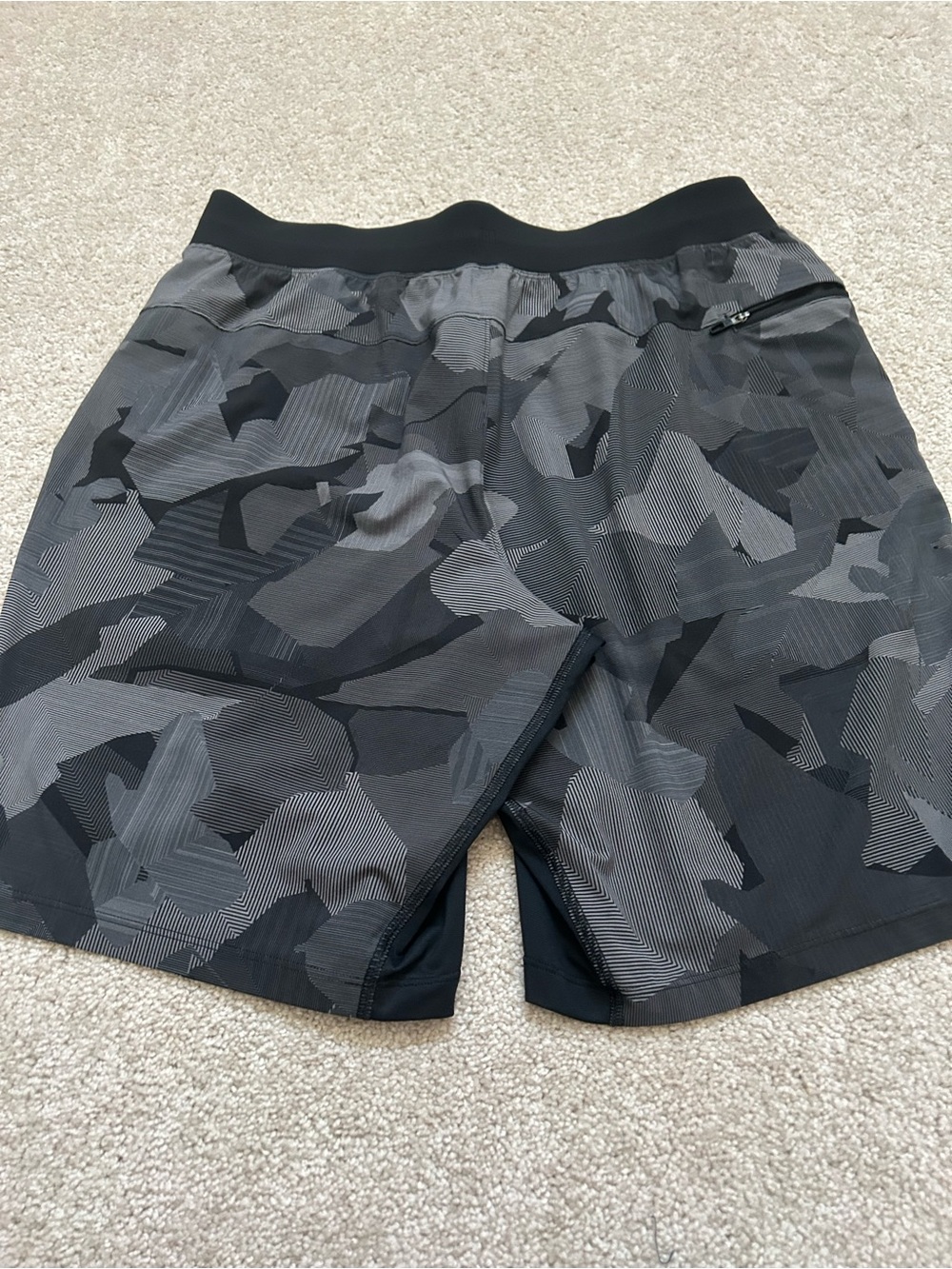 lululemon athletica Men's Black & Gray Camo Athletic Shorts 9 inch